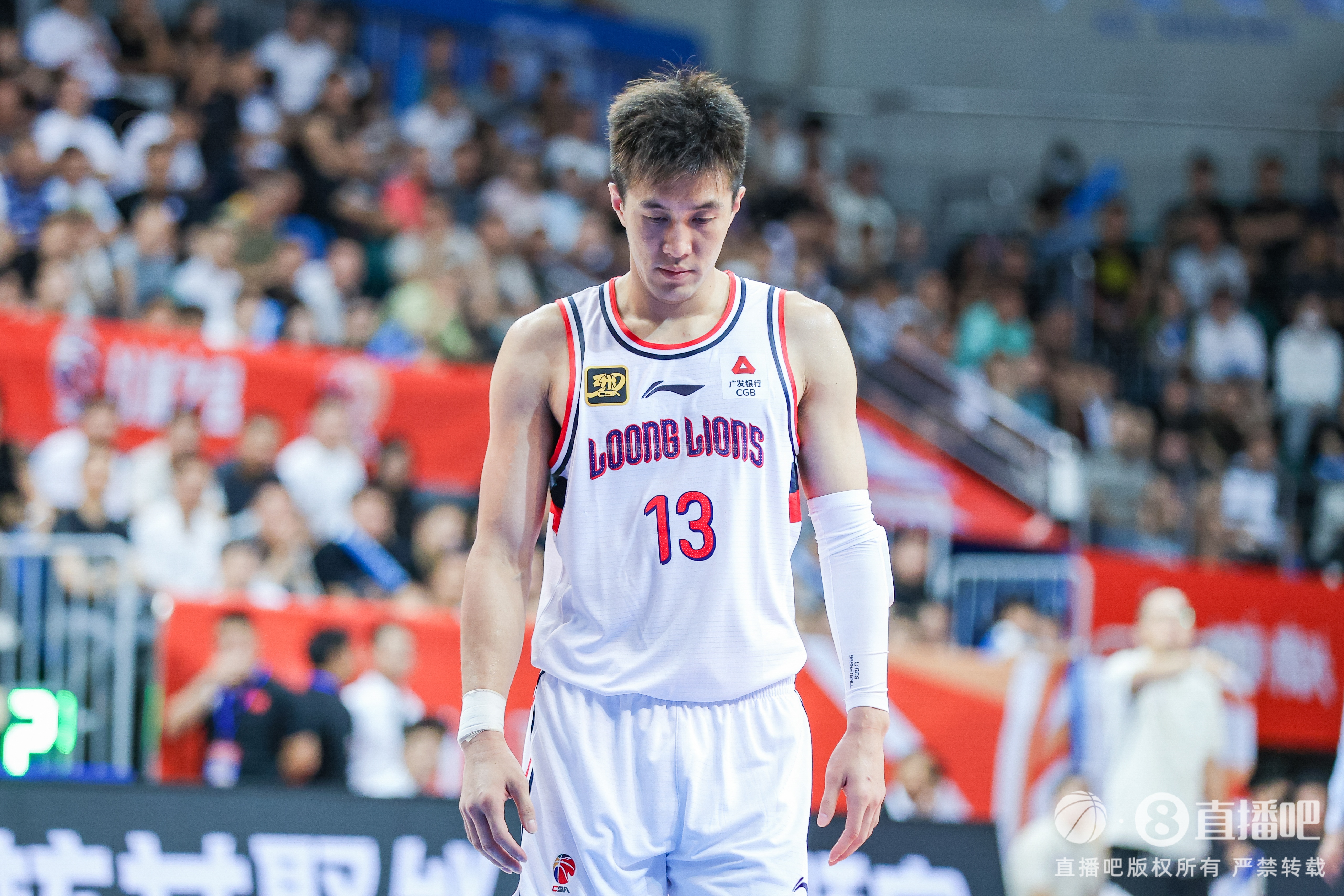 开云注册入口-前交叉韧带断了！郭艾伦此前遭遇过严重腿部拉伤、腹股沟拉伤